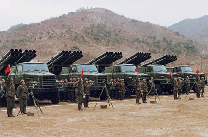 Thứ ba là hệ thống pháo phản lực phóng loạt M1985 do Triều Tiên phát triển từ những năm 1980. Đây là một loại pháo có uy lực mạnh mẽ của pháo binh Triều Tiên.